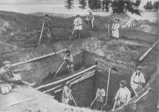 Тагарский курган на р. Бирь. Раскопки И.Т. Савенкова (1910 г.).